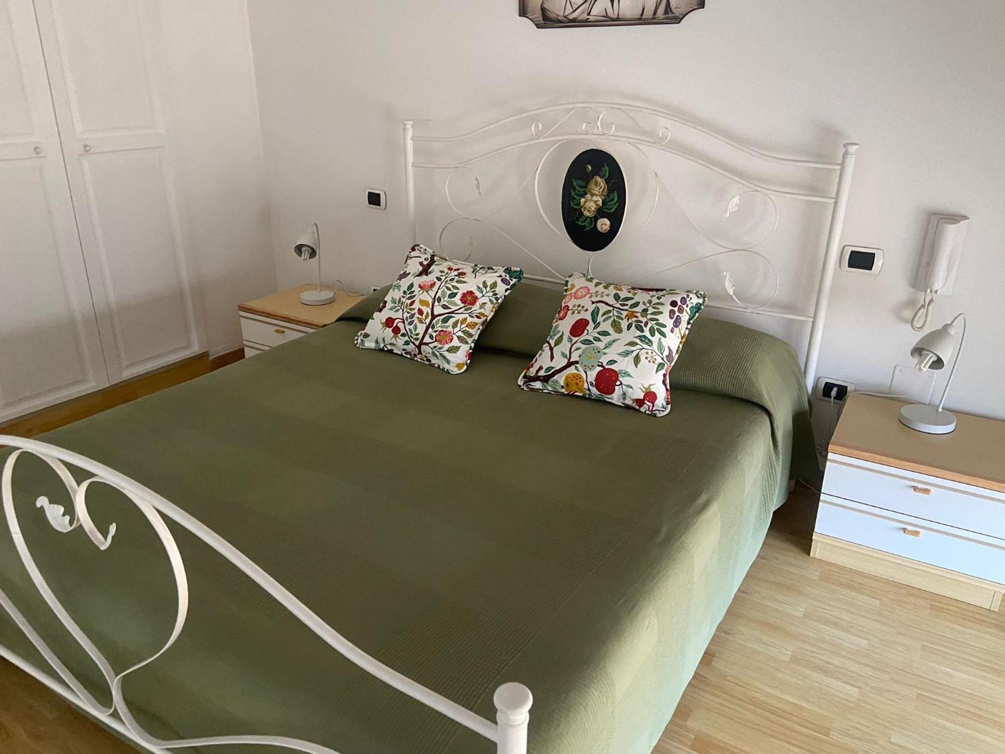 Pm 13A Via Tenente Devenuto Guest House Giovinazzo Esterno foto